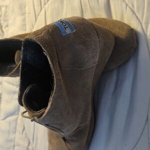 TOMS Suede Tan Wedge Shoes